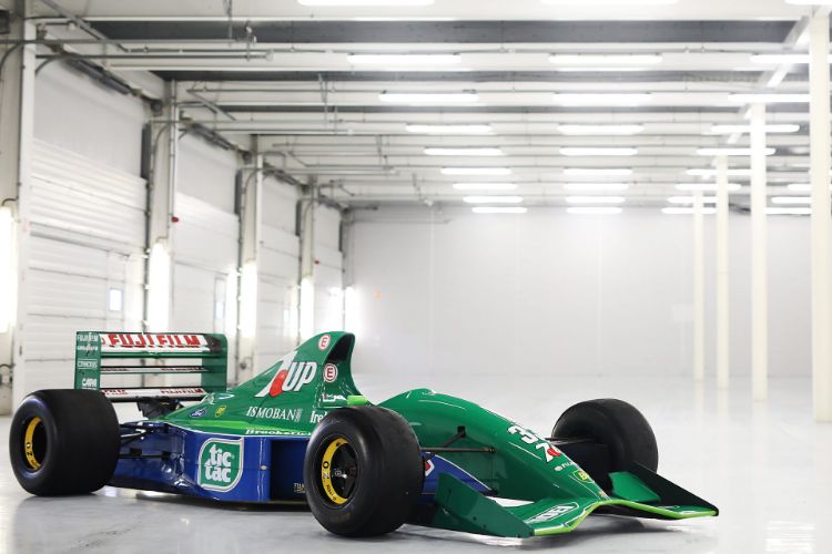 أول سيارة فورمولا 1 يقودها مايكل شوماخر معروضه للبيع