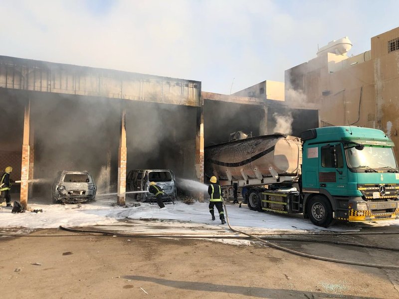 إخماد حريق اندلع في ناقلة محمّلة بالديزل بمحطة وقود في نسيم الرياض