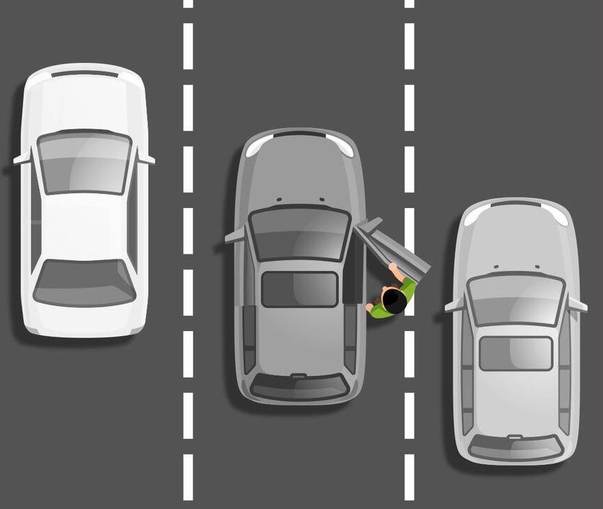 إدارة المرور: النزول أو الركوب أثناء سير المركبة مخالفة مرورية