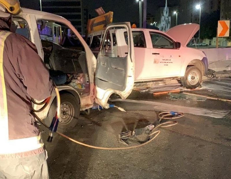 إصابة 6 أشخاص أثر تصادم باص في جدة