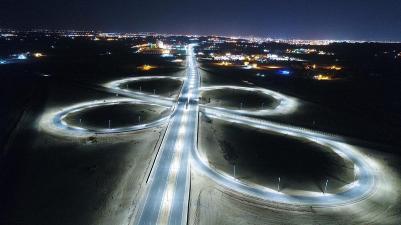 استخدام تقنية LED الحديثة لإنارة الطرق والتقاطعات بمنطقة الجوف