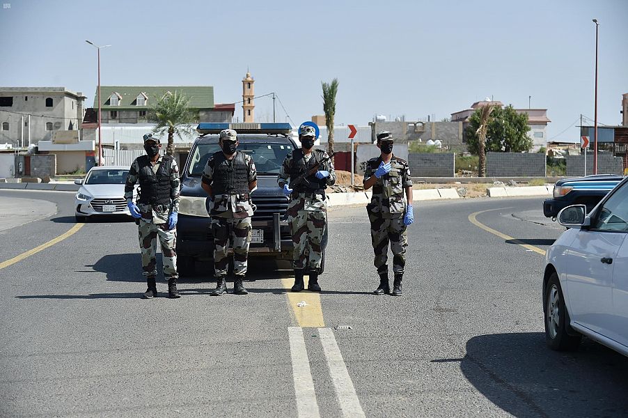 استمرار جهود رجال الأمن في محافظة صامطة بعد رفع الحظر الجزئي