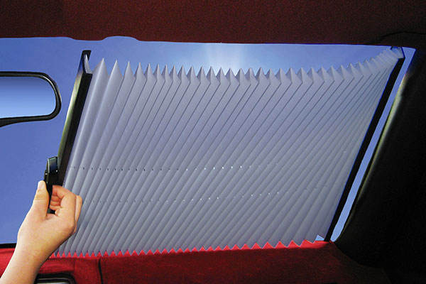 الستائر العازلة أحد البدائل الآمنة لواقيات الشمس المستخدمة للسيارات