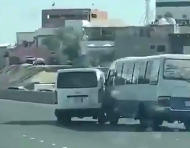القبض على سائقين يقودان بتهور على طريق الحرمين في جدة