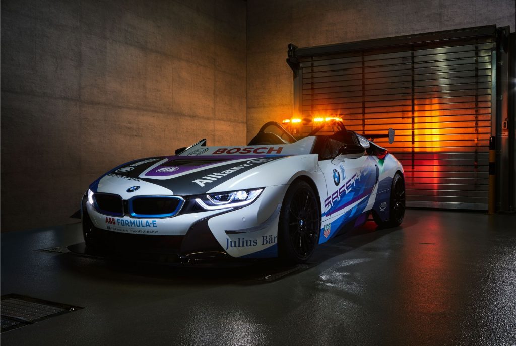 الكشف عن أول سيارة أمان رسمية BMW i لبطولة العالم للفورمولا e