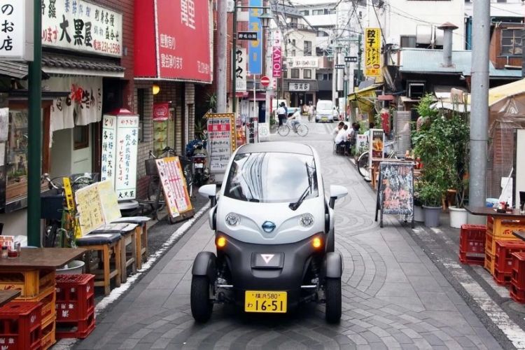 اليابان تُفكر في حظر سيارات البنزين والديزل بحلول 2035