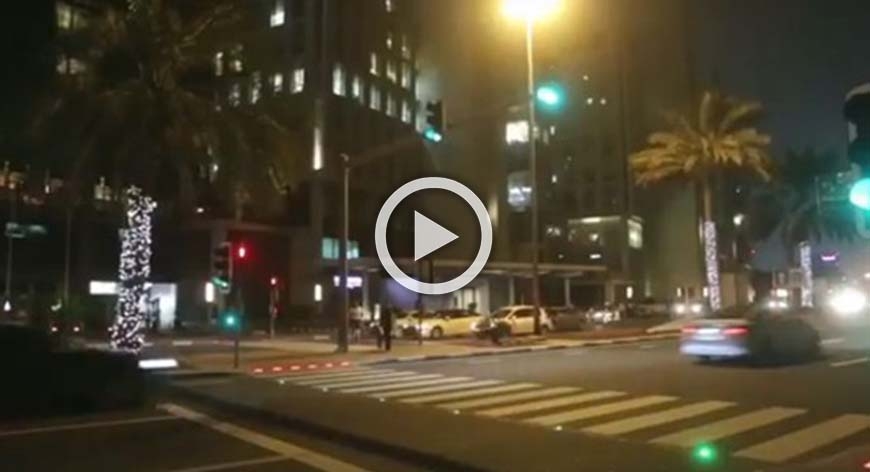 بالفيديو: أول إشارة مرورية ذكية للمشاة في دبي