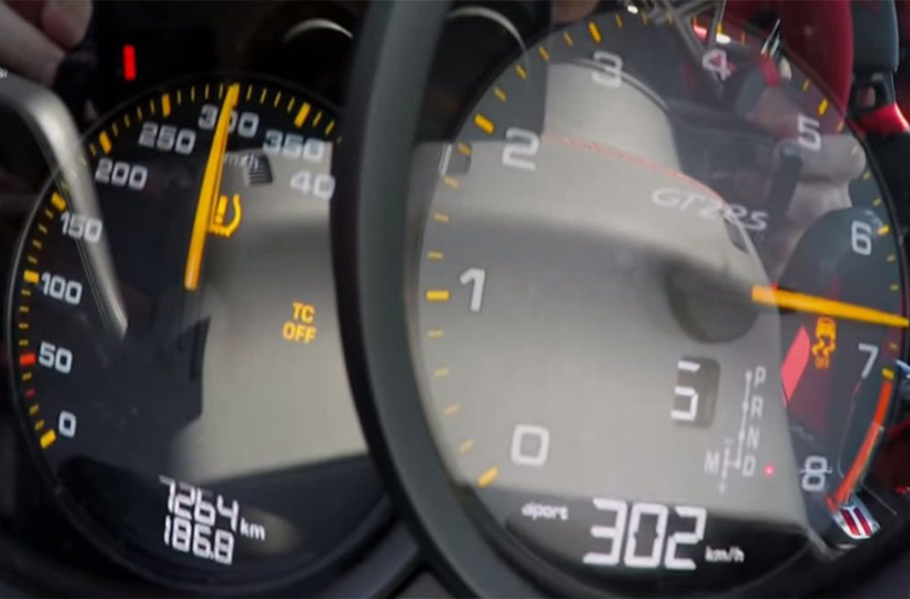 بالفيديو: بورشه GT2 RS 911 تتسارع إلى 300 كيلومتر في الساعة في أقل من 20 ثانية