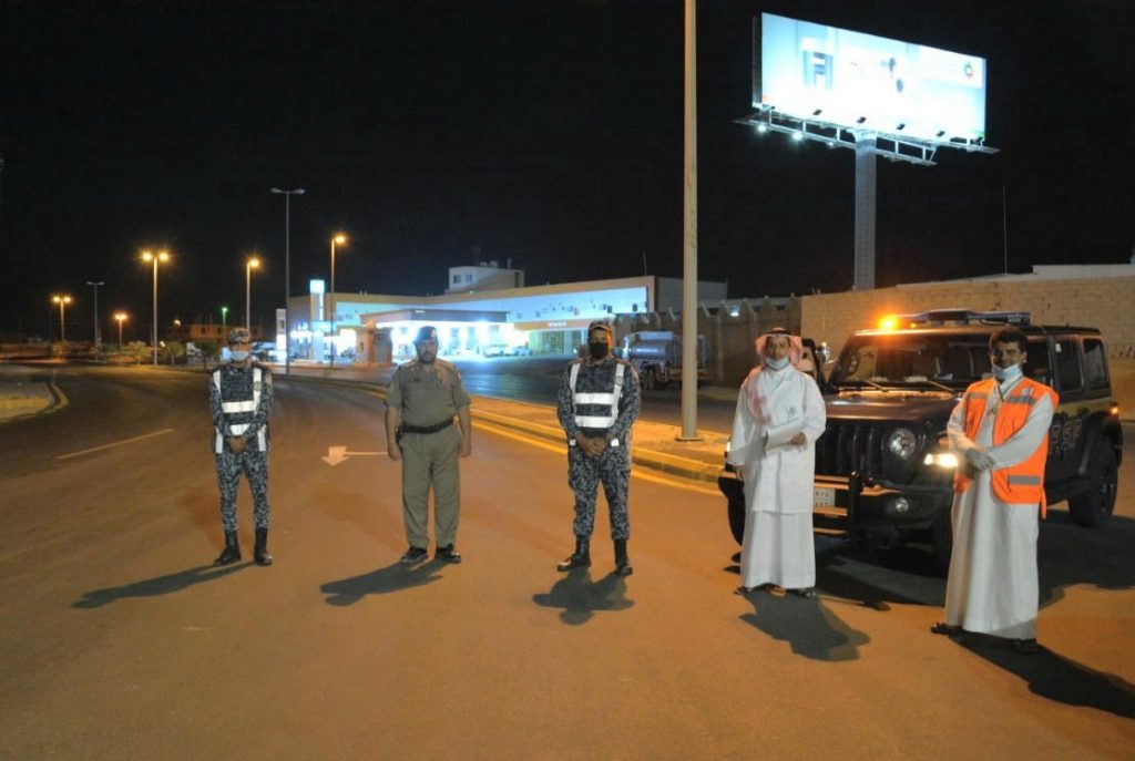 بلدية محافظة أملج : فحص سيارات خدمة التوصيل المنزلي خلال أمر منع التجول