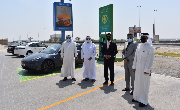 تدشين أول محطة شحن كهربائية للسيارات بمجمع الأوتوريوم في البحرين