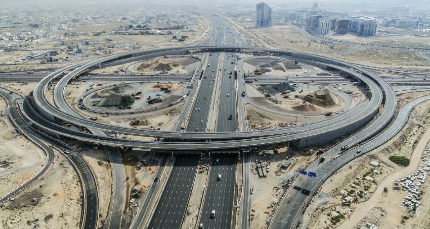 تطوير طريق دبي - العين بتكلفة إجمالية قدرها 2 مليار درهم