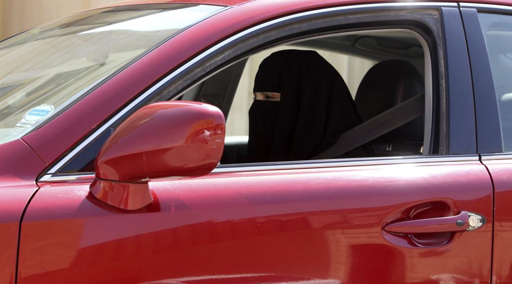 تونسيات لتدريب السعوديات على قيادة السيارات