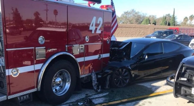 تيسلا موديل S تتعرض لحادث قوي بأمريكا وNTSB تلوم السائق الآلي
