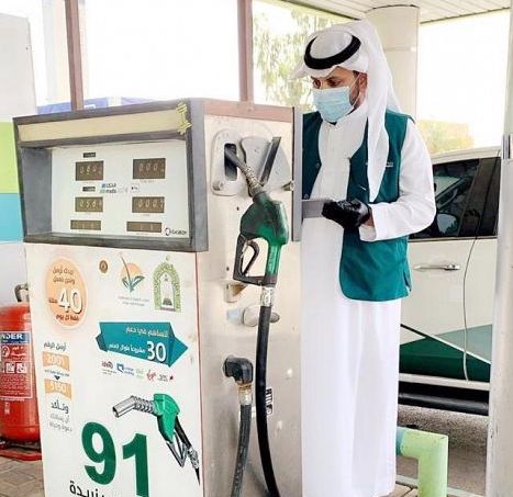 جولات رقابية على محطات الوقود للتحقق من الأسعار المحدثة في رفحاء