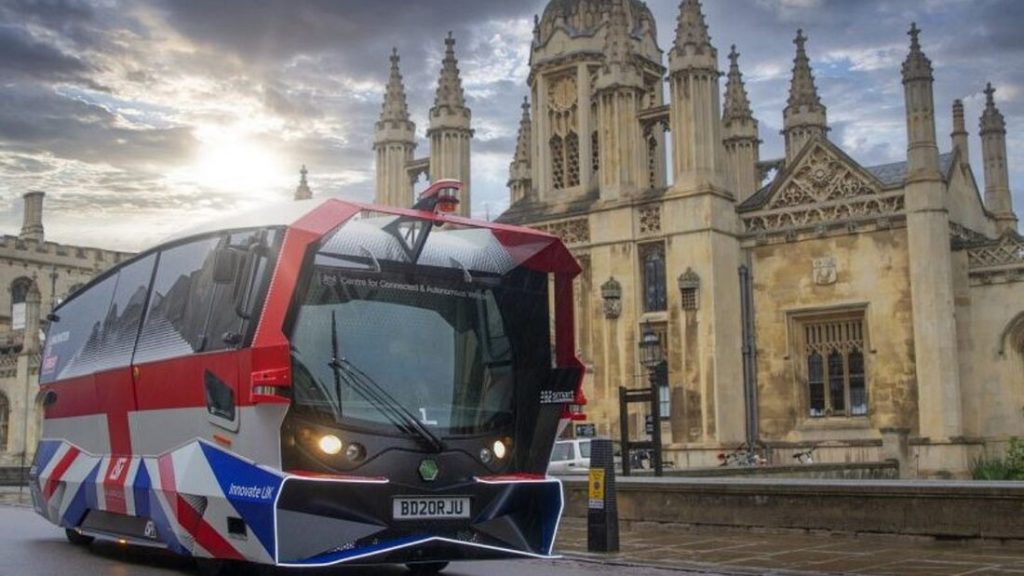 حافلة ذاتية القياده تنقل الموظفين لأماكن عملهم بمدينة كامبردج البريطانيه