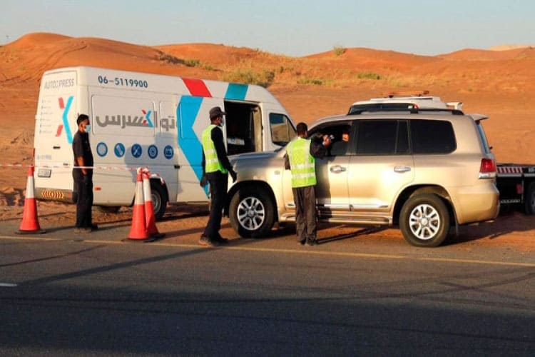 حملة «غامر بأمان» تساعد 300 مركبة في صحراء الإمارات