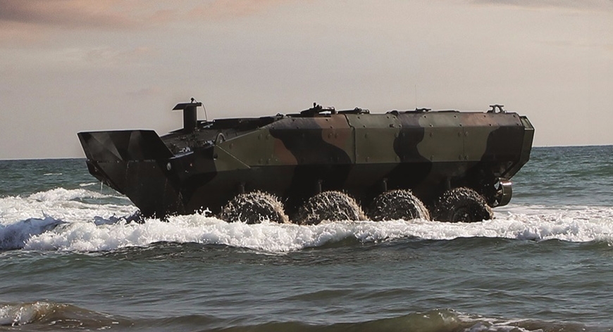 دبابة برمائية 8x8 لمشاة البحرية الامريكية
