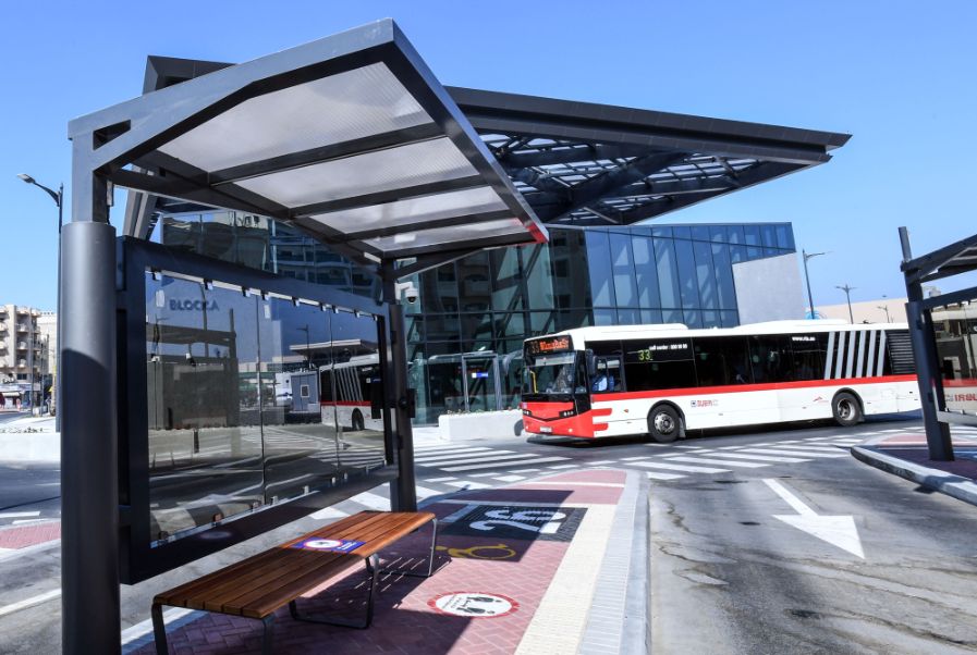 دبي توظف الذكاء الصناعي للارتقاء بخدمة الحافلات