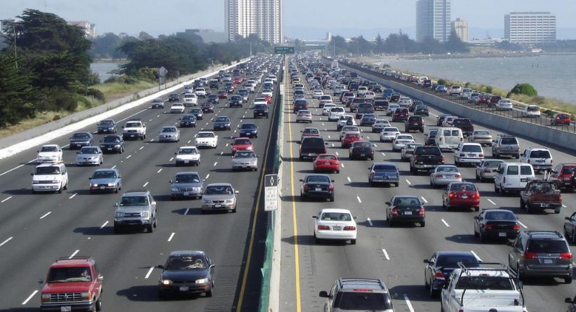 دراسة.. جائحة كورونا ستُزيد من الاعتماد على السيارات بدلاً من وسائل النقل العام