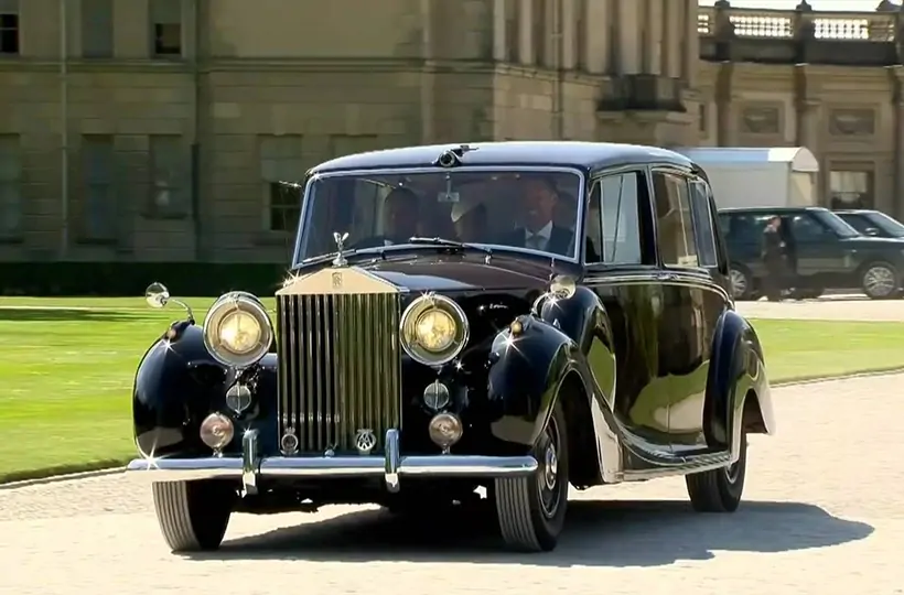 رولز رويس فانتوم IV موديل 1950 هي سيارة الزفاف الملكي
