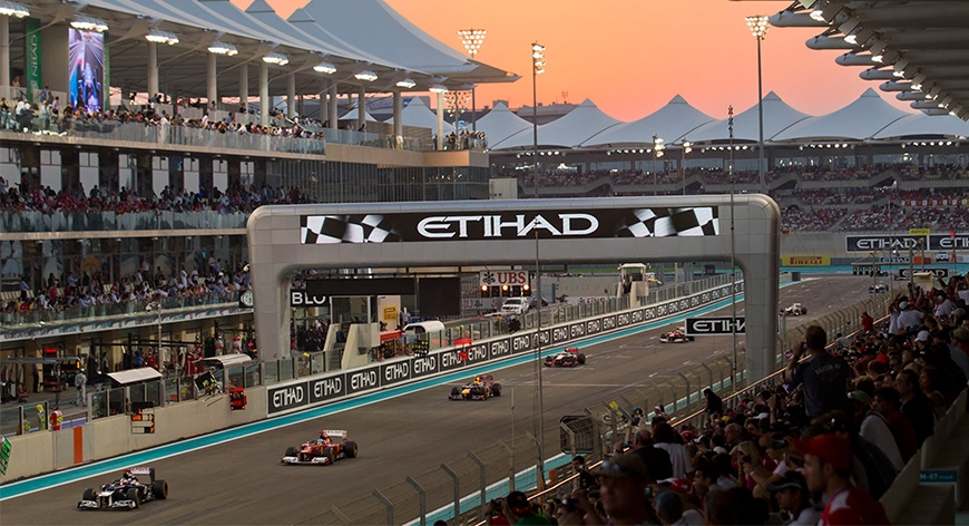 سباق جائزة أبوظبي الكبرى للـ F1 يحتفل بمرور 10 أعوام على انطلاقته الأولى