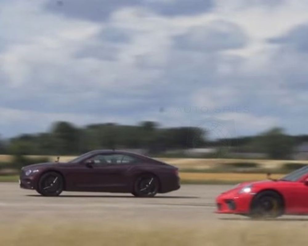 سباق مثير يجمع بين بورشه 911 GT3 وبنتلي كونتيننتال GT