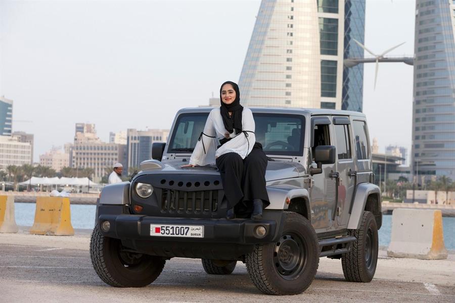 سعوديات ينظمن موكبا بـ250 سيارة في حلبة فورمولا بالبحرين