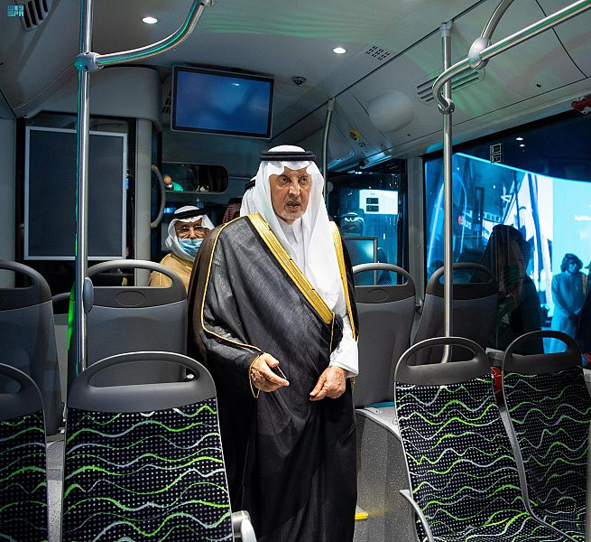 سمو أمير منطقة مكة المكرمة يدشن نموذج حافلات النقل العام بالعاصمة المقدسة