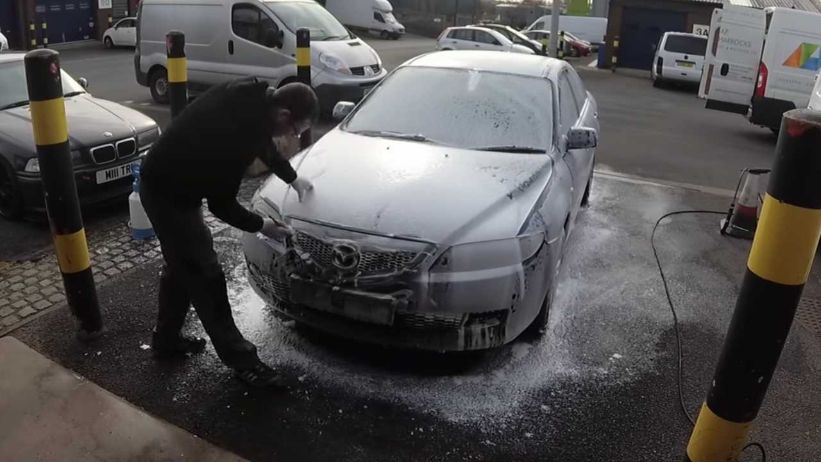 شاهد فيديو تنظيف لسيارة مازدا 6 في حالة مزرية