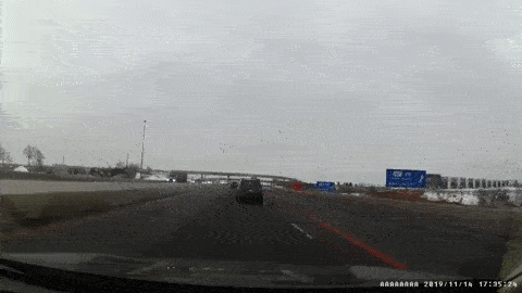 شاهد فيديو مروع يُظهر انقلاب سيارة سيدان على الطريق السريع