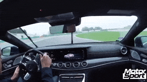 شاهد قيادة مثيرة لسيارة مرسيدس AMG GT 63 S في الأجواء الرطبة
