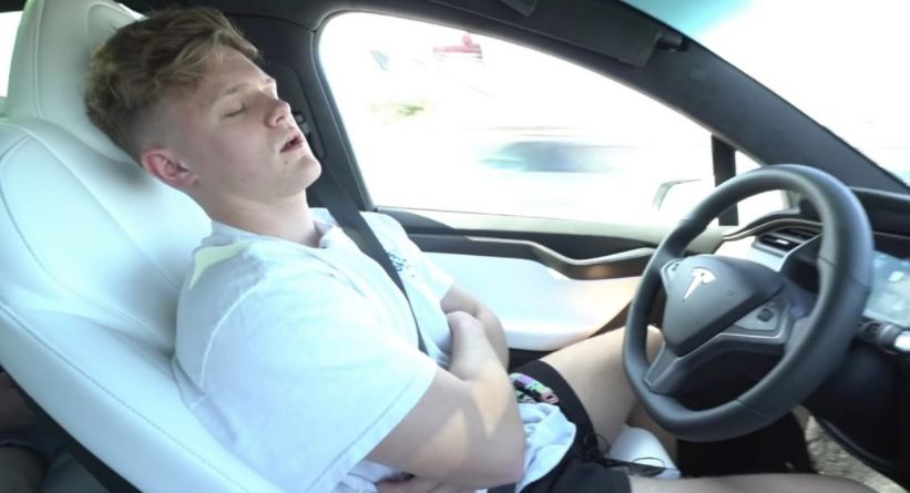 شاهد مستخدم يوتيوب يستخدم السائق الآلي الخاص بتيسلا في رحلة تستغرق 36 ساعة