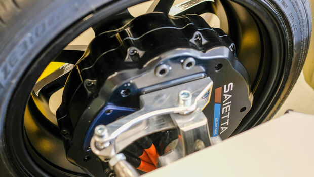 شركة بريطانية تصمم محرك كهربائي صغير لكل عجلة بالسياره