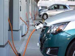 عدد من المصانع العالمية والشركات بدأت في تصنيع السيارات الكهربائية وفق المواصفات الخليجية