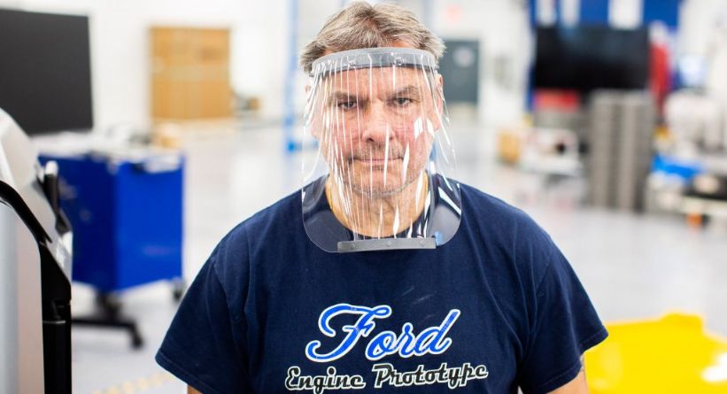 فورد وفيات كرايسلر ستصنع الكمامات ودروع الوجه وأجهزة التنفس الصناعي