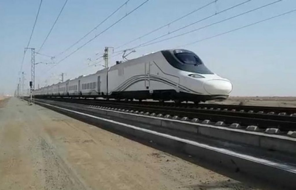 قطار الحرمين يسيّر رحلة بين محطتي رابغ والمدينة المنورة