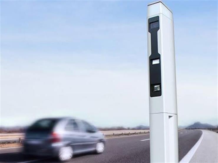 كاميرات الرادار في الطرق لمراقبة نظافة السيارات ورصد المخالفات عليها في الإمارات