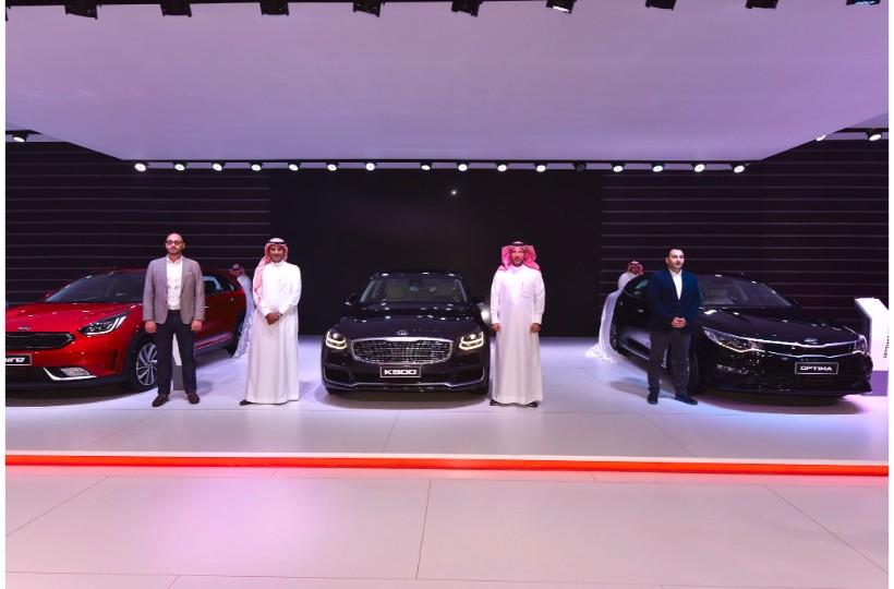 كيا الجبر تحتفل بنجاحها في معرض جدة الدولي للسيارات