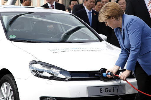 لأول مرة الأوروبيون يتجاوزوا الصينيين في مبيعات السيارات الكهربائية