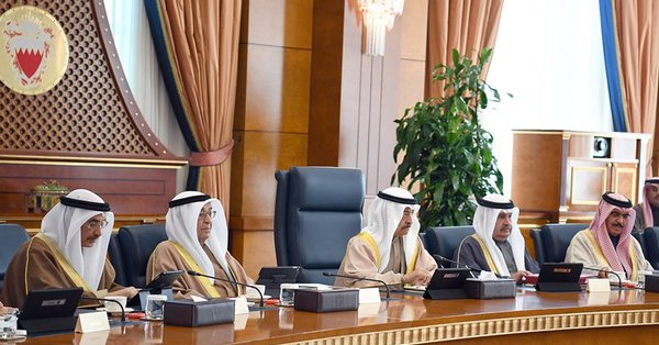 مجلس الوزراء البحريني: ترخيص نشاط تأجير السيارات الفخمة بسائق الليموزين