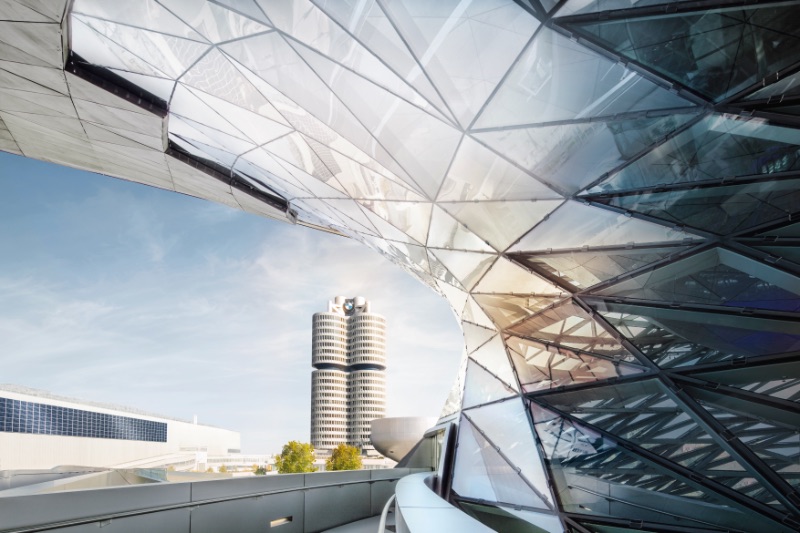 مجموعة BMW AG توافق على حزم من معايير الموظفين لمستقبل مستدام
