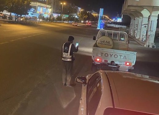 مرور محافظة الطائف: ضبط قائد مركبة يقود مركبته بسرعة عالية جدا