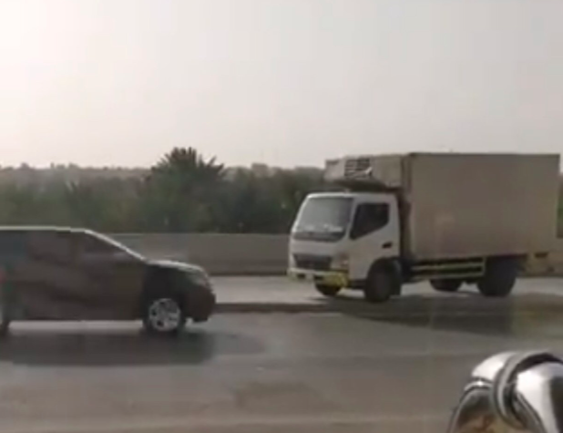 مرور منطقة الرياض يلقي القبض على قائد مركبة يسير عكس الطريق