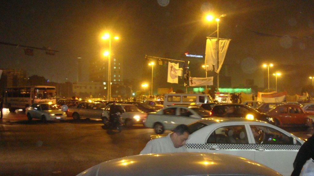 مصر توقف النقل العام لصالح حظر التجول القادم