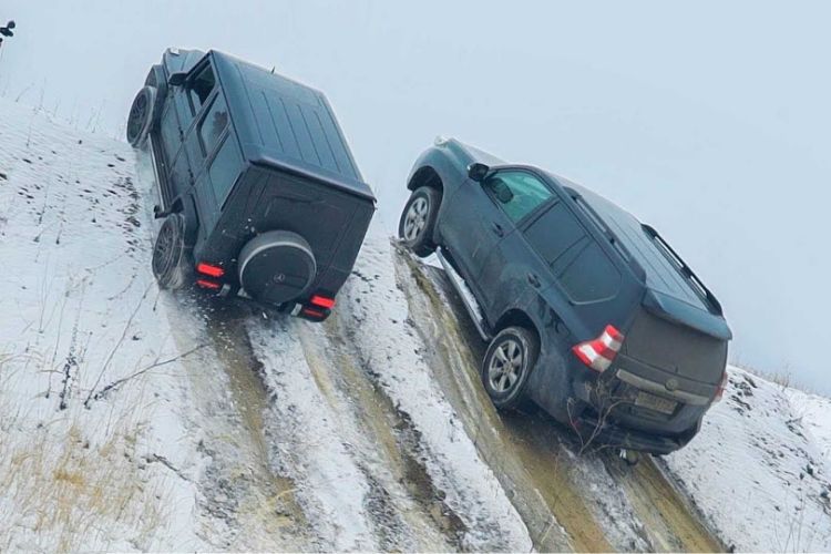 منافسة أوروبية يابانية روسية على صعود هذه التلة الثلجية شديدة الانحدار