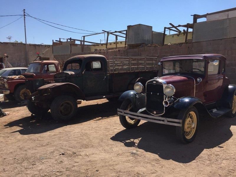 مواطن يجمع السيارات القديمة… ويحقق حلمه بعد 50 عامًا