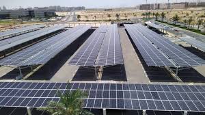 مواقف سيارات تعمل بالطاقة الشمسية في مدينة دبي
