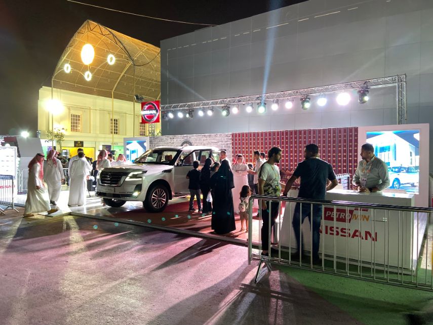 موسم الرياض يتزين بسيارات نيسان