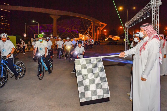 نائب رئيس اللجنة الأولمبية السعودية يطلق شارة بداية للنسخة الأولى من «جولة الدراجات 2021»