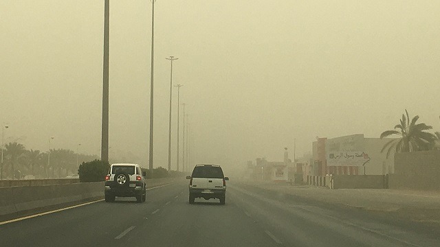 نشاط الرياح السطحية مع ارتفاع درجات الحرارة العظمى على الرياض القصيم الشرقية